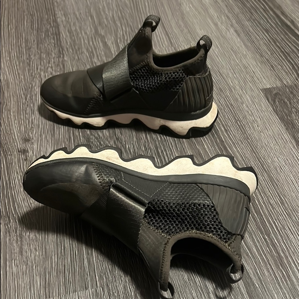 Sorel Black and Gray Slip-On Sneakers with Elastic Straps - Picture 4 of 5